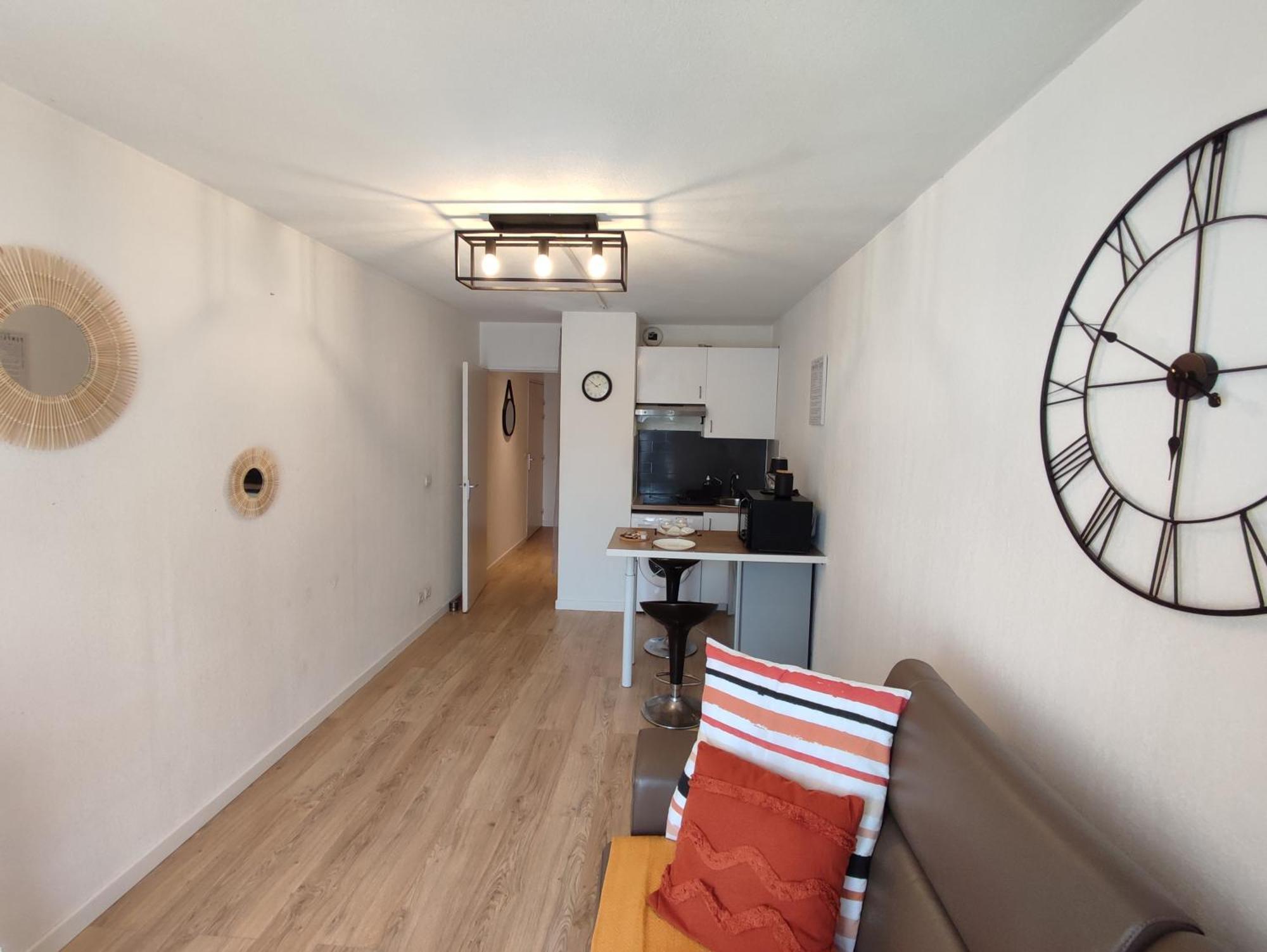 Apartment Climatise Avec Parking A 6min A Pied De La Gare St Charles Marseilles