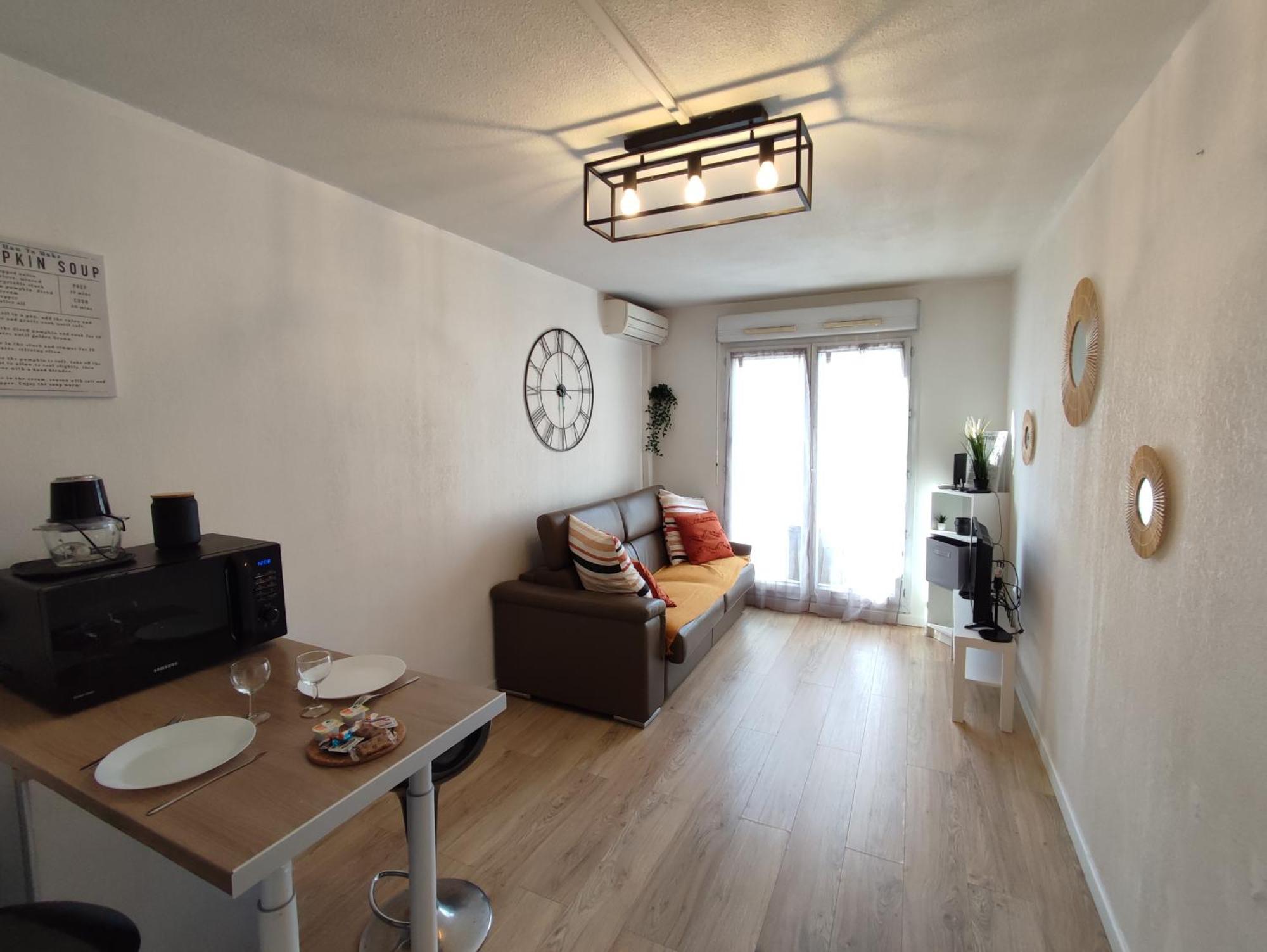 Climatise Avec Parking A 6min A Pied De La Gare St Charles Apartment