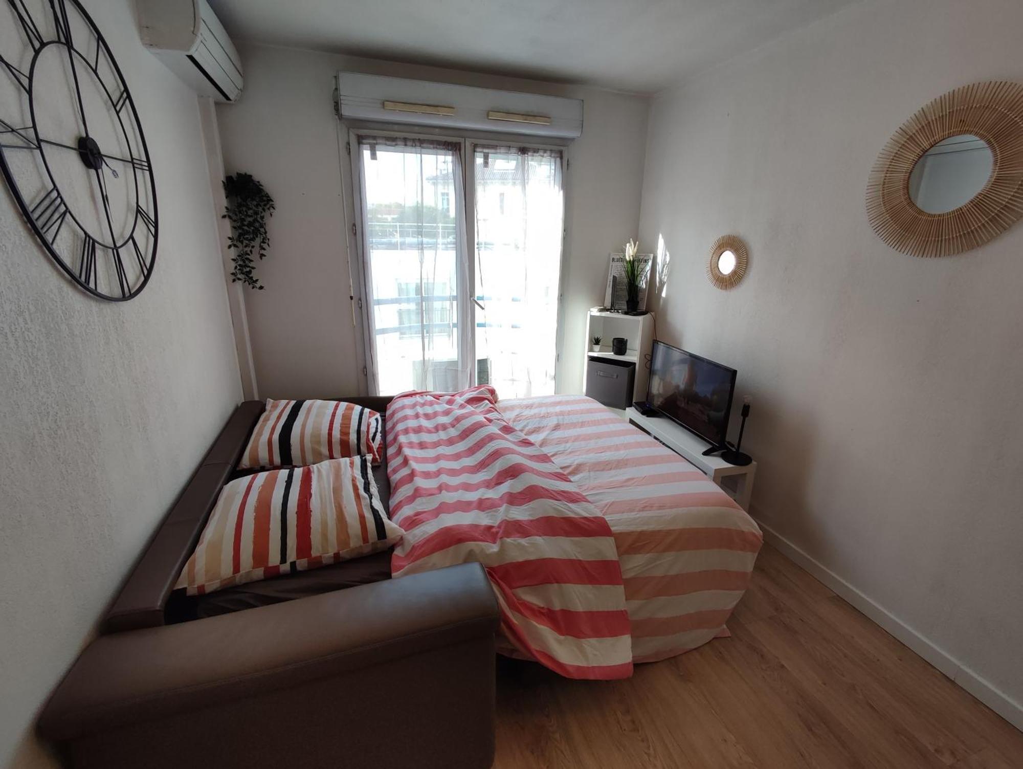 Apartment Climatise Avec Parking A 6min A Pied De La Gare St Charles Marseilles